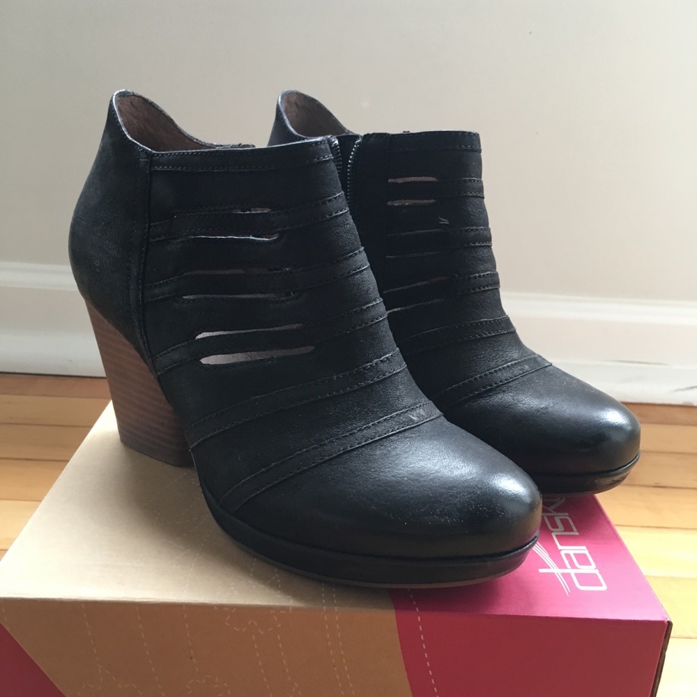 Dansko Meadow Burnished Nubuck Heel